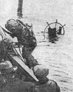 Un scaphandrier examine l'épave du bateau Commandant-Tissot