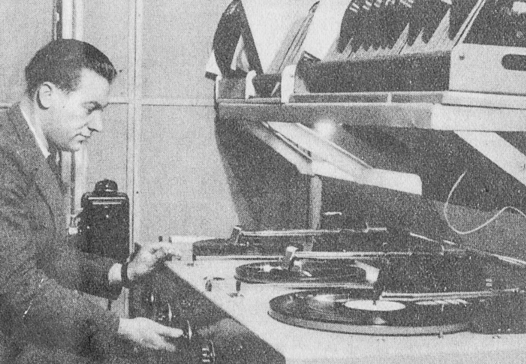 En 1943, RadioParis lance un programme pour les élèves