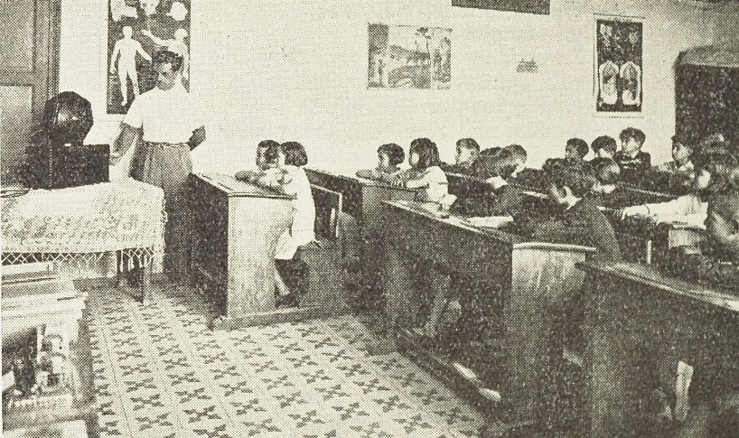 De quand date la première émission de la radio scolaire en France ?