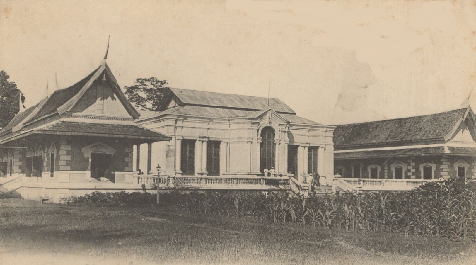 En 1941, les Français créent Radio Laos pour contrer la propagande thaïlandaise