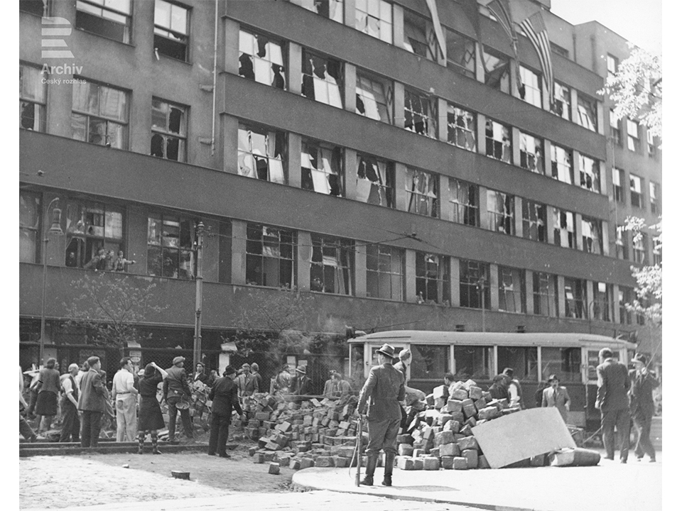 Mai 1945 : comment la résistance tchèque a pu émettre malgré l’assaut de Radio Prague par les SS